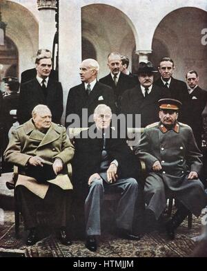 Jalta Konferenz der Staats-und Regierungschefs, 4. bis 11. Februar 1945. Sitzend von links nach rechts: FD Roosevelt, Churchill und Stalin mit ihren jeweiligen Außenministern dahinter, Eden, Stettinius und Molotov Stockfoto