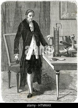 Alessandro Volta (1745-1827) italienischer Physiker, demonstriert seine elektrische Haufen (Batterie). Holzstich, Paris, c.1870 Stockfoto