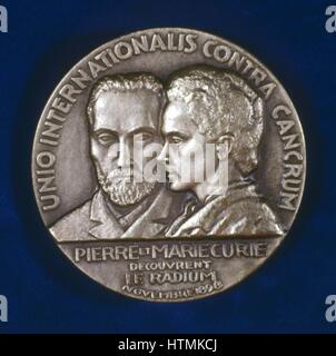 Marie (1867-1934) und Pierre (1859-1906) Curie. Kehrseite der Medaille zur Erinnerung an die Entdeckung des Radiums 1898. Stockfoto