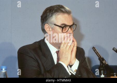 Rt Hon. Norman Lamont, Kanzler des Finanzministeriums und der konservativen Partei Parlamentsmitglied für Kingston-upon-Thames, besucht die konservative Frauen-Konferenz in London, England am 27. Juni 1991. Stockfoto