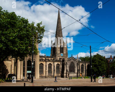 Sheffield anglikanische Kathedrale in der Spätsommer-Sonne, Church Street, Sheffield.   Am 29. August 2016, erschossen Stockfoto