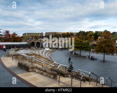 Sheffield-Bahnhof, mit Park Hill Wohnungen, Sheffield, South Yorkshire. Am 26. Oktober 2016 Stockfoto