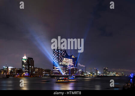 Licht-Show während der Eröffnung der Elbphilharmonie, HafenCity, Hamburg, Deutschland, Europa Stockfoto