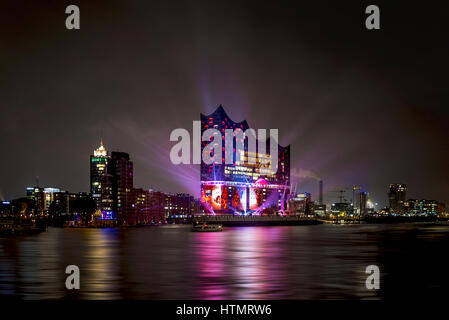 Licht-Show während der Eröffnung der Elbphilharmonie, HafenCity, Hamburg, Deutschland, Europa Stockfoto