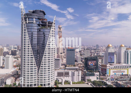 Bangkok, Thailand - 13. März 2017: Bangkoks Skyline mit Bürogebäude am Sonnenuntergang Bangkok, Thailand Stockfoto