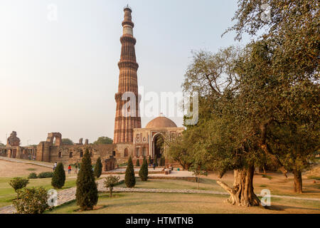 Qutb Minar und Qutb-Komplex, Delhi, Indien Stockfoto