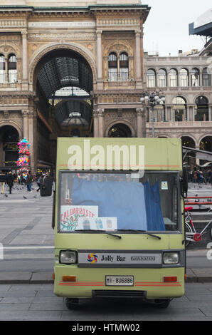 Snack Food van auf der Piazza Duomo, Mailand, Italien Stockfoto