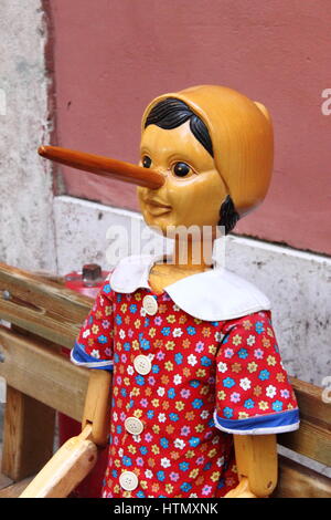 Ein Lächeln auf den Lippen Pinocchio, die italienischen Holzpuppe Stockfoto