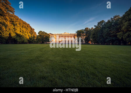 Mikhailovsky Palast und Gärten in Sankt Petersburg Stockfoto