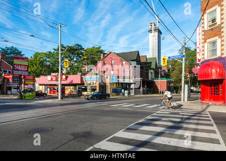 Toronto, Kanada-august 2, 2015: ein Radfahrer auf den Straßen von den Vororten von Toronto an einem sonnigen Tag Stockfoto