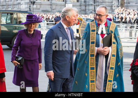 London, UK. 13. März 2017. Camilla, Herzogin von Cornwall und Prinz Charles, Prince Of Wales. Markieren und feiern die Sapphire Jubiläum von HM The Queen, 65 Jahre als Head of The Commonwealth besuchen HM The Queen, Mitglieder der königlichen Familie einen Dienst in der Westminster Abbey. Bildnachweis: Bettina Strenske/Alamy Live-Nachrichten Stockfoto