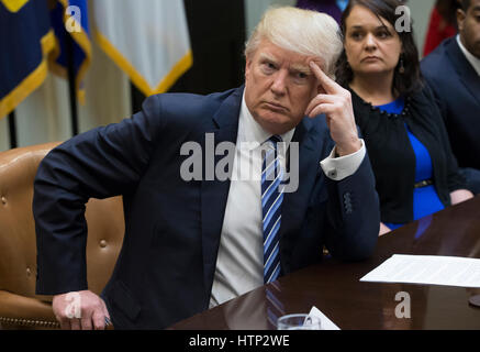 Washington DC, USA 13. März 2017 US Präsident Donald J Trump besucht eine Besprechung über die Gesundheitsversorgung im Roosevelt Room des weißen Hauses in Washington, DC, USA, 13. März 2017 The House Republikaner Bill bekannt als die "American Health Care Act", die in Stockfoto