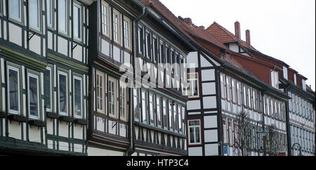 Northeim, Deutschland. 13. März 2017. Alte Fachwerkhäuser in Northeim, Deutschland, 13. März 2017. Die fünf kooperierenden Holz Städte im südlichen Niedersachsen, Duderstadt, Einbeck, Hann. Muenden, Northeim und Osterode wollen gemeinsam steigern Sie das Interesse an Holz-Tourismus. Foto: Swen Pförtner/Dpa/Alamy Live News Stockfoto