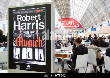 London, UK. 14. März 2017. Die London Book Fair 2017 eröffnet im Londoner Olympia Exhibition Centre. Das Buch fair läuft vom 14. bis 16. März 2017 ist der globale Marktplatz für Rechte Vermittlung und den Verkauf und die Verbreitung von Inhalten über print, Audio, TV, Film und digitale Kanäle. Bildnachweis: Bettina Strenske/Alamy Live-Nachrichten Stockfoto