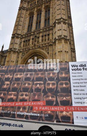 Westminster, London, UK. 14. März 2017. Die Haltestelle der Stille, anti-schwer Brexit-Plakat-Kampagne Parlament herumfahren. Bildnachweis: Matthew Chattle/Alamy Live-Nachrichten Stockfoto