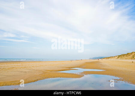 ruhiger Strand Landschaft in Hardelot-Plage, Côte Opale, Frankreich Stockfoto