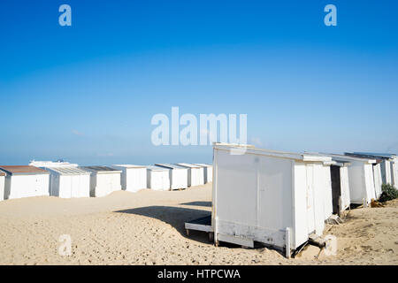 Strandhäuser in Bleriot-Plage, ein beliebter Strand in der Nähe von Calais, Frankreich Stockfoto