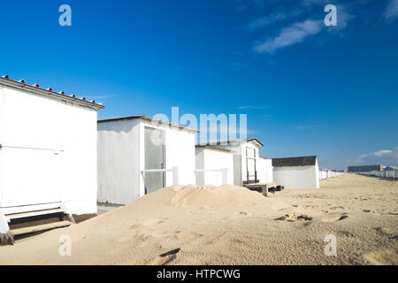 Strandhäuser in Bleriot-Plage, ein beliebter Strand in der Nähe von Calais, Frankreich Stockfoto