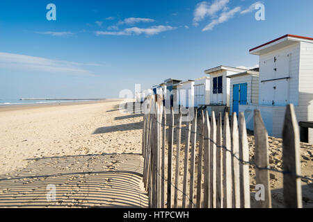 Strandhäuser in Bleriot-Plage, ein beliebter Strand in der Nähe von Calais, Frankreich Stockfoto