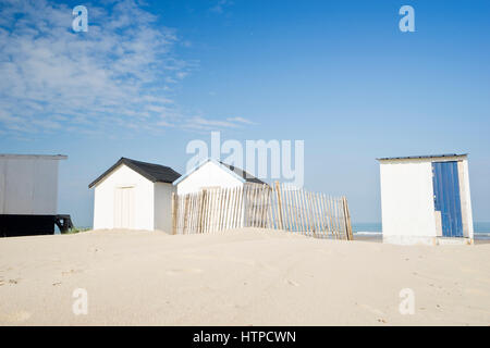 Strandhäuser in Bleriot-Plage, ein beliebter Strand in der Nähe von Calais, Frankreich Stockfoto