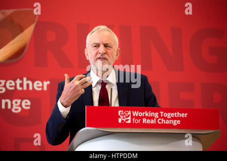 Labour Leader Jeremy Corbyn auf einem lokalen Arbeitskräften Treffen statt, an der Warwick Universität Stockfoto