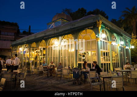 Kiosko Restaurante Terraza Las Titas in der Plaza de Humillaredo an einem Sommerabend in Granada Spanien Stockfoto