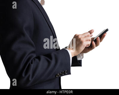 Zuversichtlich Geschäftsmann im Anzug mit Smartphone, isoliert auf weißem Hintergrund. Stockfoto
