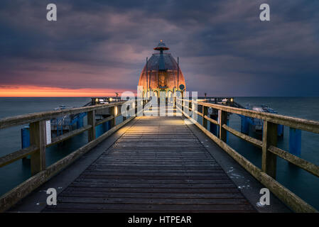 Tauchen Gondel Unterwasser Beobachtung Bell am Pier am Verkauf auf der Insel Rügen in Deutschland. Stockfoto