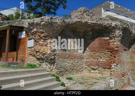 Amphitheater durres Durres ist im Zentrum der Stadt und ist nur halb ausgegraben. Es war zu Beginn des 2. Jahrhunderts gebaut, für Performances. Stockfoto