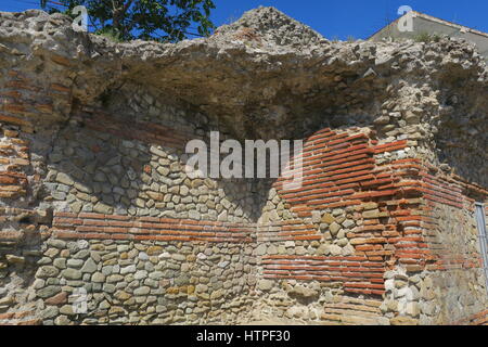 Amphitheater durres Durres ist im Zentrum der Stadt und ist nur halb ausgegraben. Es war zu Beginn des 2. Jahrhunderts gebaut, für Performances. Stockfoto