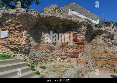 Amphitheater durres Durres ist im Zentrum der Stadt und ist nur halb ausgegraben. Es war zu Beginn des 2. Jahrhunderts gebaut, für Performances. Stockfoto