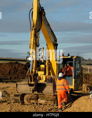 Schwere Maschinen in die Vorbereitung der Flächen für den Hausbau, Grantham, Lincolnshire, England, UK. Stockfoto