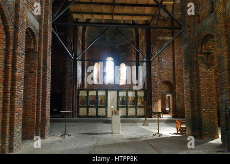 Signagi, Georgia - geschickt 16, 2016: Inside Of St.Nino Kirche im Bau im Kloster der heiligen Nino in Bodbe. Dom war im Cen IV gebaut. Stockfoto