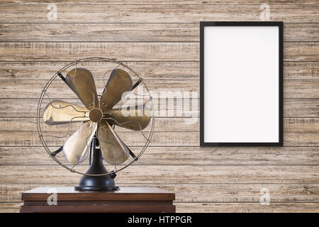 leere schwarze Bilderrahmen an der Wand im Wohnzimmer hängen Stockfoto