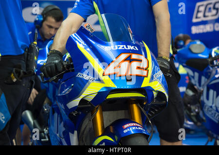 12. März 2017, Losail Circuit, Katar.  Das Motorrad von Alex Rins Suzuki fährt während der Schlusstag der MotoGP Wintertest in Losail International Stockfoto