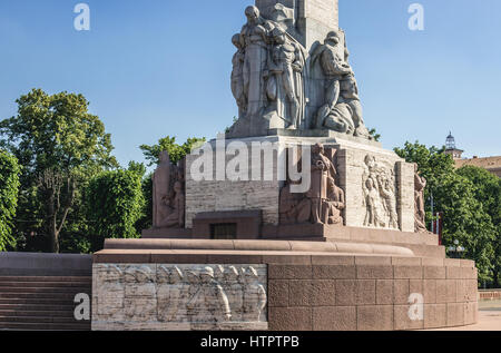 Hautnah auf einem Sockel von Freedom Monument Ehren Gefallenen während der lettischen Unabhängigkeitskrieg in Riga, der Hauptstadt von Lettland Stockfoto