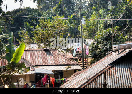 Dorf in der berühmten Lawacharra-Nationalpark in Srimangal im Unternehmensbereich Sylhet, Bangladesch Stockfoto