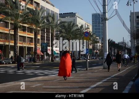 Tel Aviv, Israel. 10. März 2017. Jedes Jahr organisiert die Gemeinde von Tel Aviv eine Straße Rave-Party in Tel Aviv zu Purim feiern. Bildnachweis: Laura Chiesa/Pacific Press/Alamy Live-Nachrichten Stockfoto