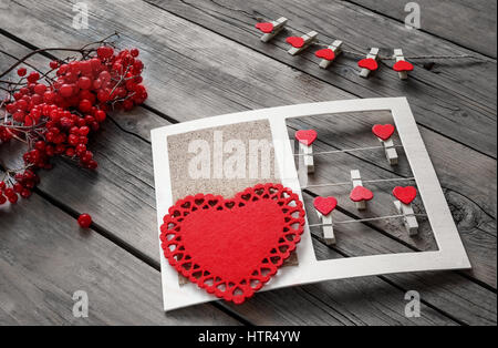 Zusammensetzung der dekorativen Herzen für Grüße zum Valentinstag Stockfoto