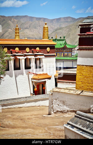 Ansicht aus mehreren Gebäuden des tibetischen Klosters Labrang in Xiahe, Gansu-Provinz In China Stockfoto