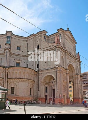 PARMA, Italien - 24. April 2012: Die Fassade der Basilika Santissima Annunziata (Paradiso), gehören zum Kloster, befindet sich in Massimo D'Azeglio stre Stockfoto