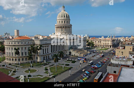 Erhöhten Blick auf die National Capitol Building und Paseo del Prado, Havanna, Kuba Stockfoto