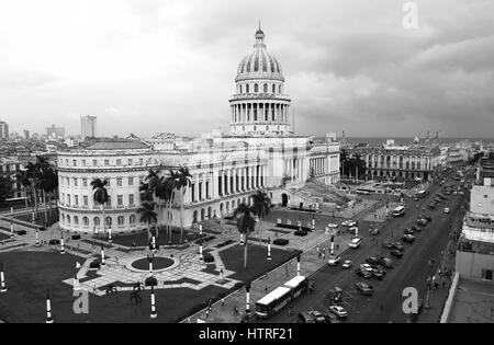 Erhöhten Blick auf die National Capitol Building und Paseo del Prado, Havanna, Kuba Stockfoto