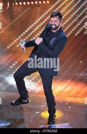 67. Sanremo Musik-Festival - erste Abend mit: Ricky Martin Where: Sanremo, Italien: 7. Februar 2017 Credit: IPA/WENN.com ** nur verfügbar für die Veröffentlichung in UK, USA, Deutschland, Österreich, Schweiz ** Stockfoto