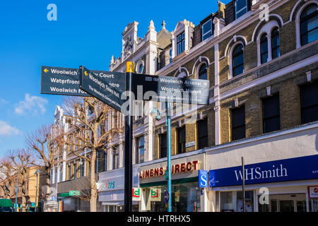 Powis Street Läden in der Innenstadt, Woolwich, London, England, Vereinigtes Königreich Stockfoto