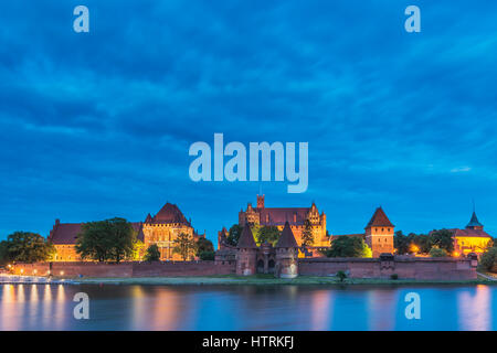 Burg des Deutschen Ordens in Malbork, Polen am Fluss Nogat. Die Burganlage ist der größte Backsteinbau Europas Stockfoto