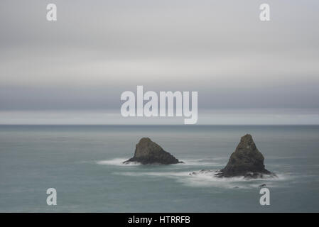 Meer-Stacks im Lone Ranch Beach State Park, südliche Oregon Küste. Stockfoto