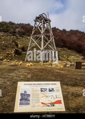 Goldene Fortschritt Quarz mine, Oturehua, Manitoto, Central Otago, Neuseeland. Blick auf verlassenen Kessel und Sitzventile Kopf. Stockfoto