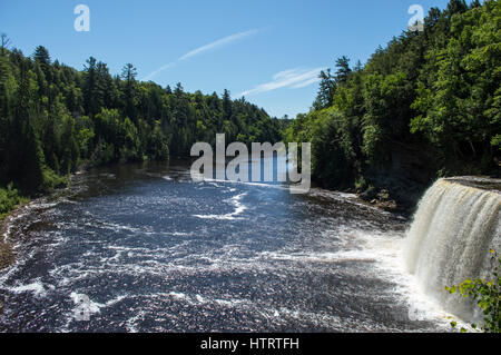 Großen Wasserfall, Tahquamenon Falls in obere Halbinsel von Michigan Stockfoto