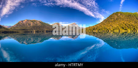 Der See war an diesem Tag, die es wie ein Spiegel war so ruhig Stockfoto
